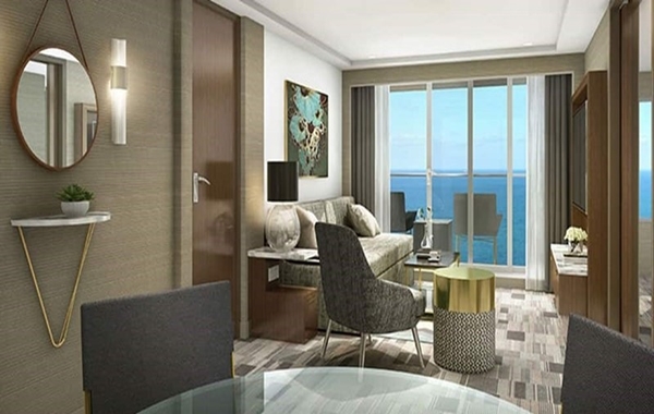 Каюта лайнера Norwegian Spirit  Aft-Facing Owner's Suite with Master Bedroom & Balcony